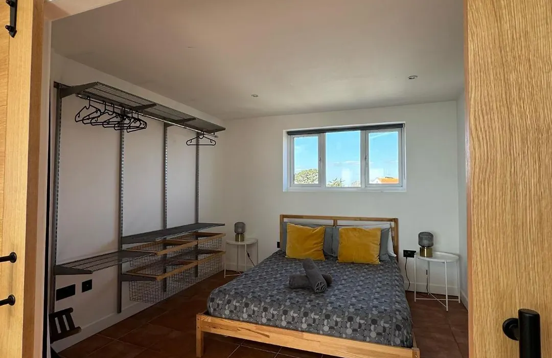 Panoramic Sea View Studio: Beachside Comfort for Three-1