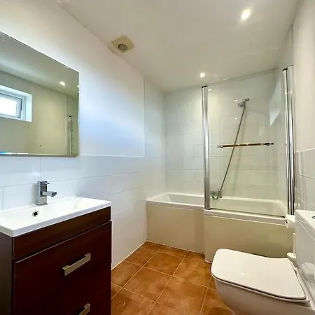 Panoramic Sea View Studio: Beachside Comfort for Three-2